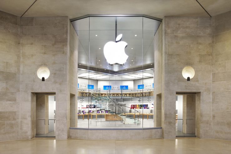 Apple Store Carrousel du Louvre 739x493 - iPhone 12 : son lancement pourrait être reporté au mois de novembre