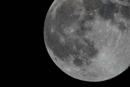 NASA confirms the presence of water ice at the Ples of the Moon
