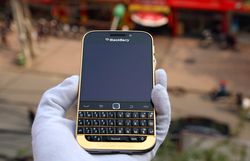 BlackBerry Classic Gold 2