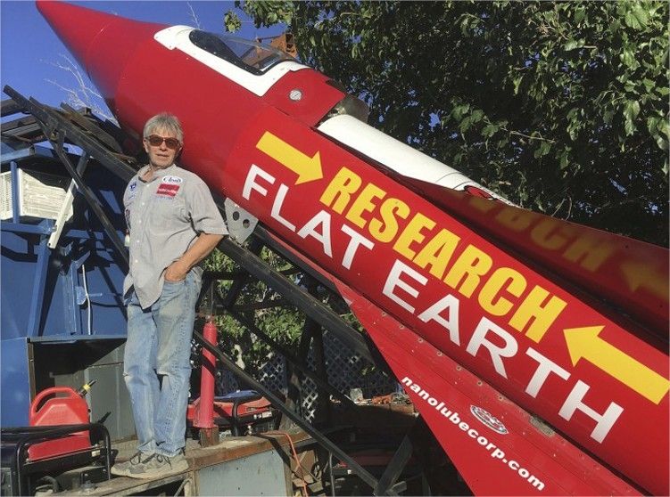 the man who wanted to prove that the Earth is flat with a fuse