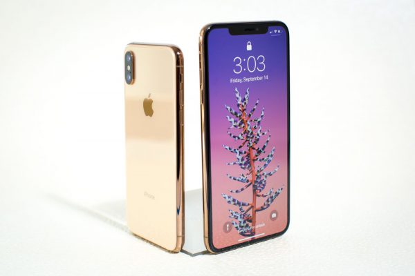 iPhone XS Rear vs iPhone XS Max Avant Gold 600x400 - Apple could integrate its own modem in the next iPhone