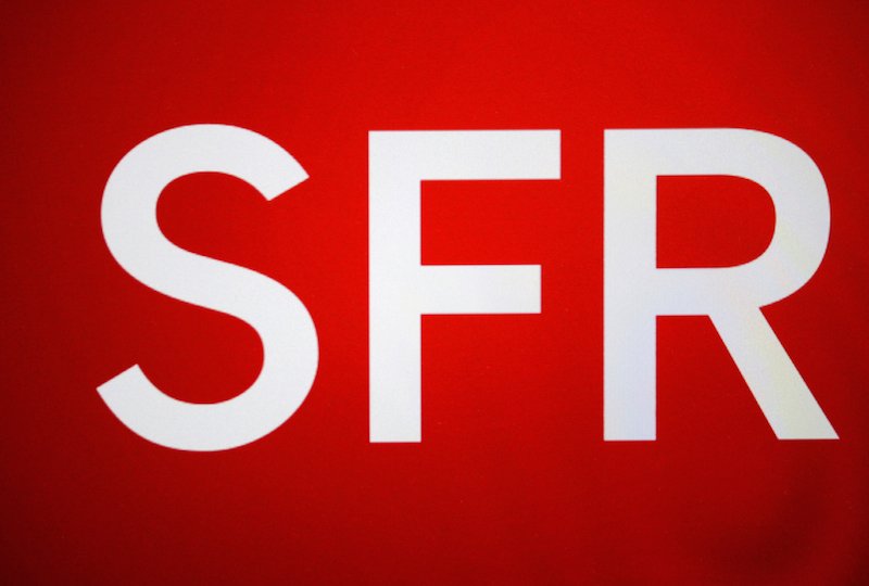 Two SFR employees insult a client on Periscope